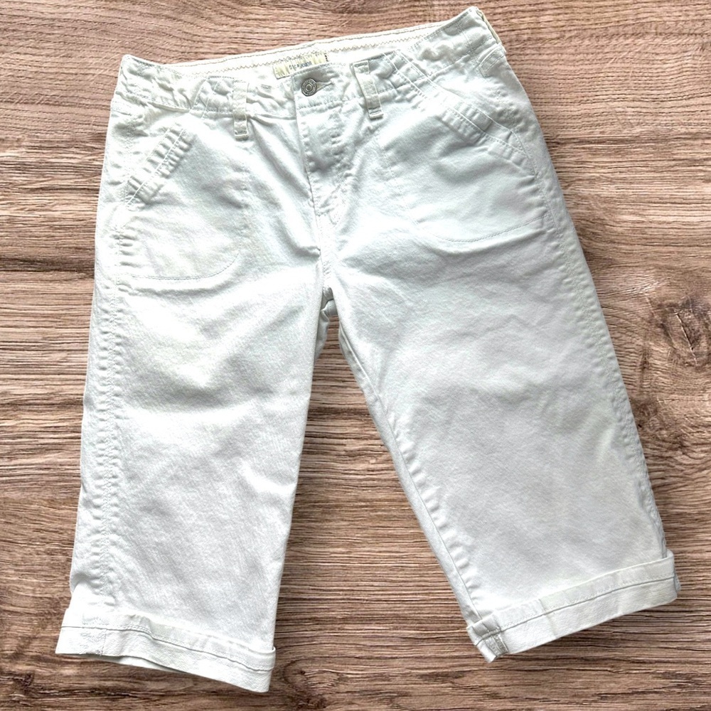 Levi's Women's- 515 Capri Mid Rise Cuffed Straight Jeans White size 10, red tab